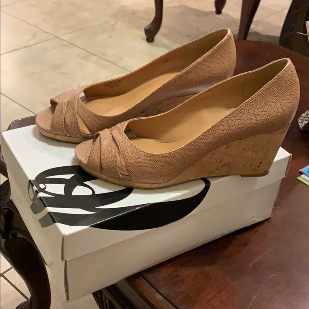 tan leather nine west wedges
